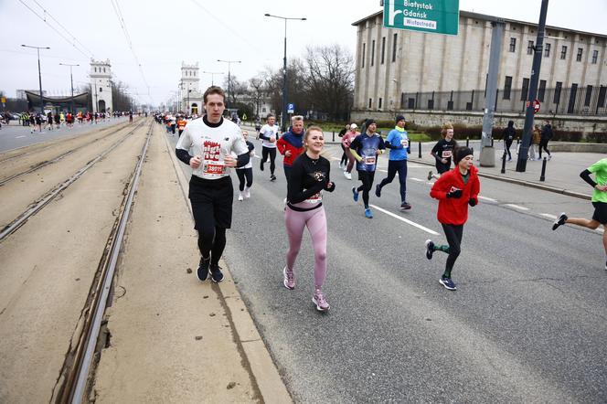 Bieg na Piątkę 2024, Warszawa - zdjęcia. Biegłeś? Szukaj się w galerii!