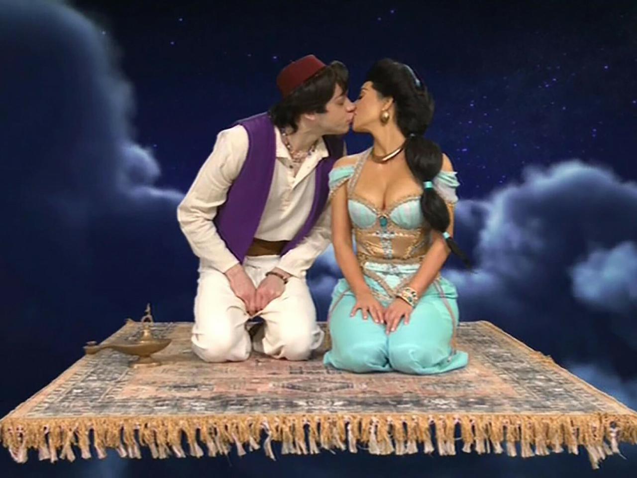 Kim Kardashian i Pete Davidson PARĄ? Trzymali się za ręce!