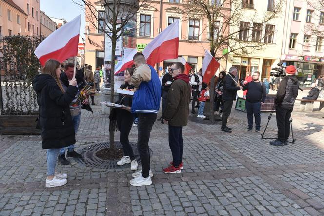 Rolnicy "strajkowali" częstując tym, co mają najlepsze! Mieszkańcy byli w szoku