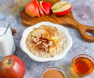 Smakowite pomysły na rozgrzewające śniadania. Idealne na jesienne poranki!