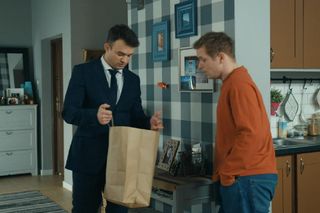 Barwy szczęścia, odcinek 3180. Ignacy (Olaf Staszkiewicz), Hubert (Marek Molak)