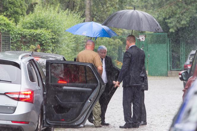 Kaczyńskiego podwyżka nie zaboli, bo nie płaci za benzynę