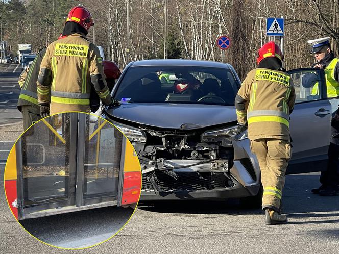 Zadławił się bananem i wjechał w autobus miejski. Kierowca walczy o życie