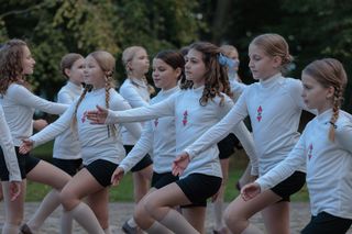 	Zatoka szpiegów 2 sezon odc. 13 (odc. 4). Jadzia (Ninel Kos) - córka Redlińskiego