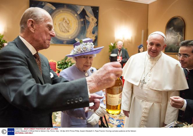 Dywan, whisky i dąb. Prezenty dla Papieża