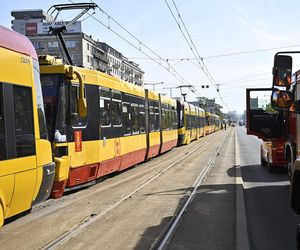  Zderzenie tramwajów w centrum Warszawy. 13 osób rannych, ruch tramwajowy wstrzymany