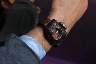 Ten zegarek, który powstał z prawdziwej asteroidy! Możecie go kupić. Ale tani nie jest