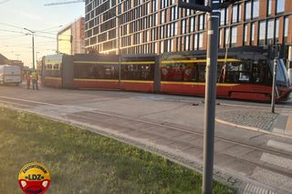 Poranny paraliż w centrum Łodzi. Wykolejony tramwaj zablokował ruch wokół dworca Fabrycznego