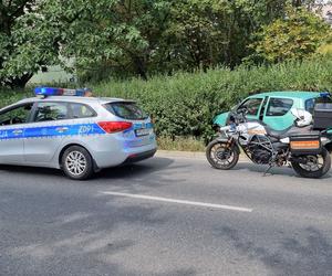 Uderzył w miejski autobus i uciekł. W trakcie pościgu zderzył się z kolejnym autobusem 