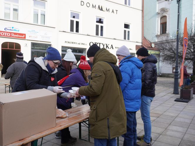 33. Finał Wielkiej Orkiestry Świątecznej Pomocy. Dziennikarze Radia ESKA rozgrzewają Tarnów pysznym żurkiem!