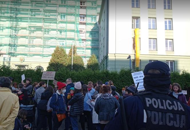 Warszawa: Trwa protest w obronie uchodźców