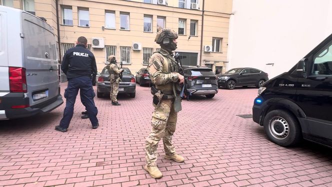 „Cyngiel” stambulskiej mafii wpadł w Warszawie! Miał przy sobie naładowaną broń