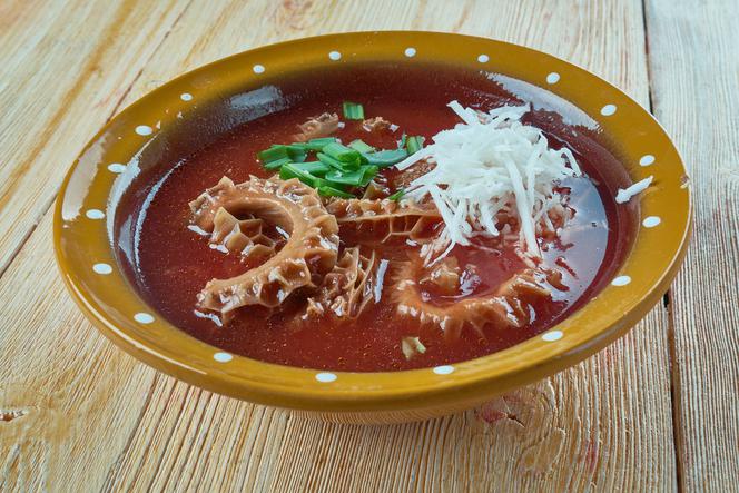 Pikantne flaki po meksykańsku: przepis na menudo