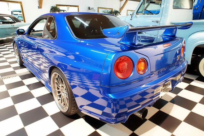 Nissan Skyline GT-R / auto Paula Walkera z serii "Szybcy i wściekli"