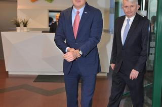 My, Amerykanie i Polacy, stoimy ramię w ramię