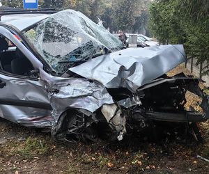 Zderzenie autobusu miejskiego z osobówką w Wilkowicach koło Leszna