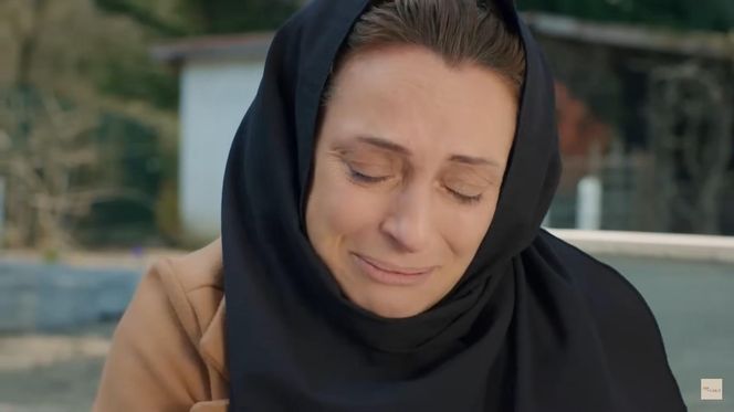 Zrozpaczona Mürvet zacznie krzyczeć na Kuzeya przy grobie swojej córki