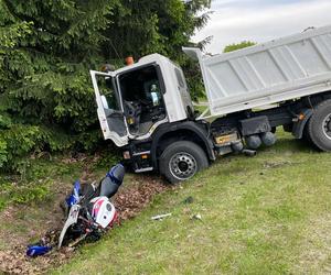 Niwka. Motocyklista zderzył się z ciężarówką pod Tarnowem. Ślady wskazały na przebieg wypadku