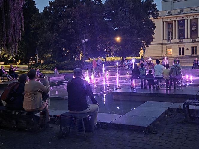 Muzyka, światło i woda w sercu Bydgoszczy. Ta fontanna naprawdę gra!