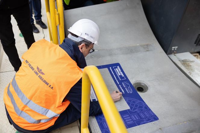 Wielkie chińskie maszyny TBM drążą najdłuższy tunel kolejowy w Polsce