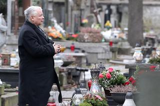 Jarosław Kaczyński modlił się za mamę. Potem dołączył do niego PiS [GALERIA i WIDEO]  