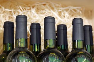 Alkohol z internetu tylko do rąk własnych? Resort Zdrowia kończy z prawną luką