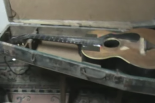 Jak brzmi gitara, która ma 125 lat? Ten dźwięk jest naprawdę niezwykły!