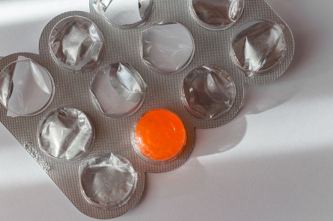 Pastylki na gardło z Rossmanna wycofane ze sprzedaży. Zawierają substancje toksyczne