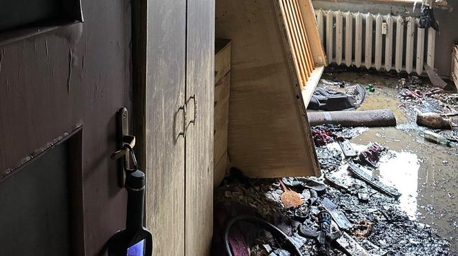 Zrozpaczeni synowie zbierają pieniądze dla rodziców po pożarze mieszkania w Gorzowie