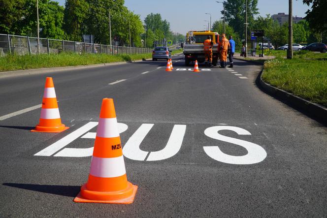 Jak zmusić kierowców do zdjęcia nogi z gazu? Władze Sosnowca chcą to zrobić wprowadzając na kolejnych ulicach buspasy