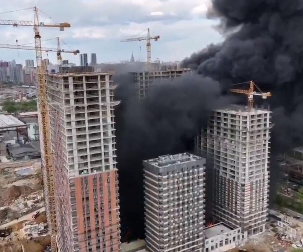 Potężny pożar w Moskwie. Miasto spowite czarnym dymem 