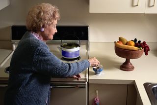 Prosty test filiżanki herbaty. Może wykryć Alzheimera we wczesnym stadium