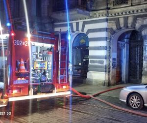 Łódź. Śmiertelny pożar na ul. Zielonej. Jest wstępna przyczyna tragedii [ZDJĘCIA].