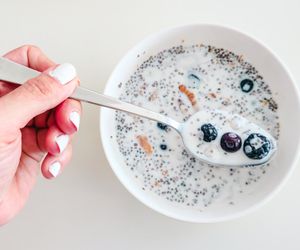 Jak jedzenie nasion chia wpływa na skórę? Regularne spożycie daje 5 cennych efektów