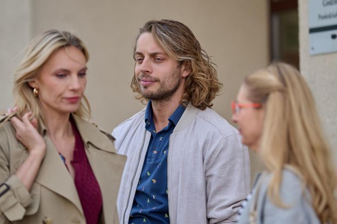 Na Wspólnej, odc. 4087. Monika (Sylwia Gliwa), Bruno (Dawid Czupryński), Renata (Marta Jankowska)