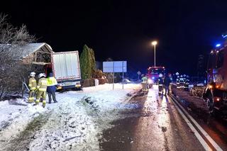 Zaleszany. Tir uderzył w dom