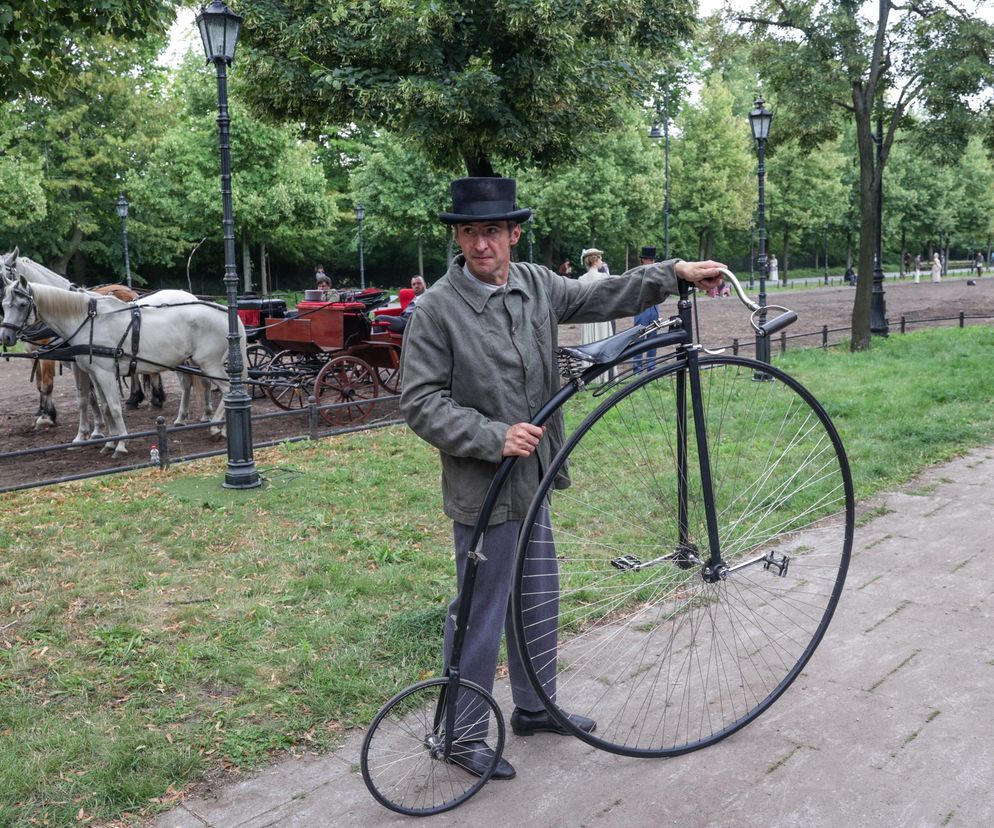 Nowa Lalka na ulicach Warszawy. Zdjęcia z planu filmowego jak wehikuł czasu