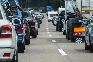 Wypadki i uszkodzona nawierzchnia na autostradzie A4! Tworzą się gigantyczne korki!