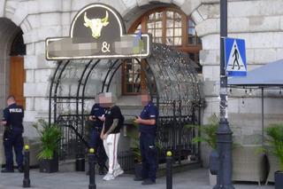 Horror. Atak Gruzinów z nożami w barze w Śródmieściu! Dwie osoby w szpitalu