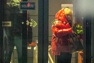 Maryla Rodowicz jest podglądana w swoim ogrodzie 