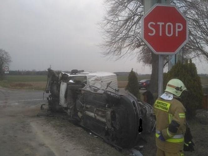 KOSZMARNY wypadek pod Płockiem! Po zderzeniu skody i fiata 4 osoby w szpitalu [ZDJECIA]