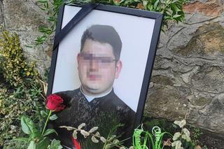 Wzruszający gest parafian przy grobie zamordowanego diakona Mateusza. Serce pęka 