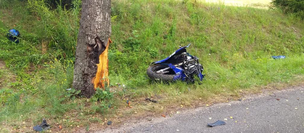 Śmiertelny wypadek motocyklisty. Najpierw uderzył w sarnę, a następnie w przydrożne drzewo