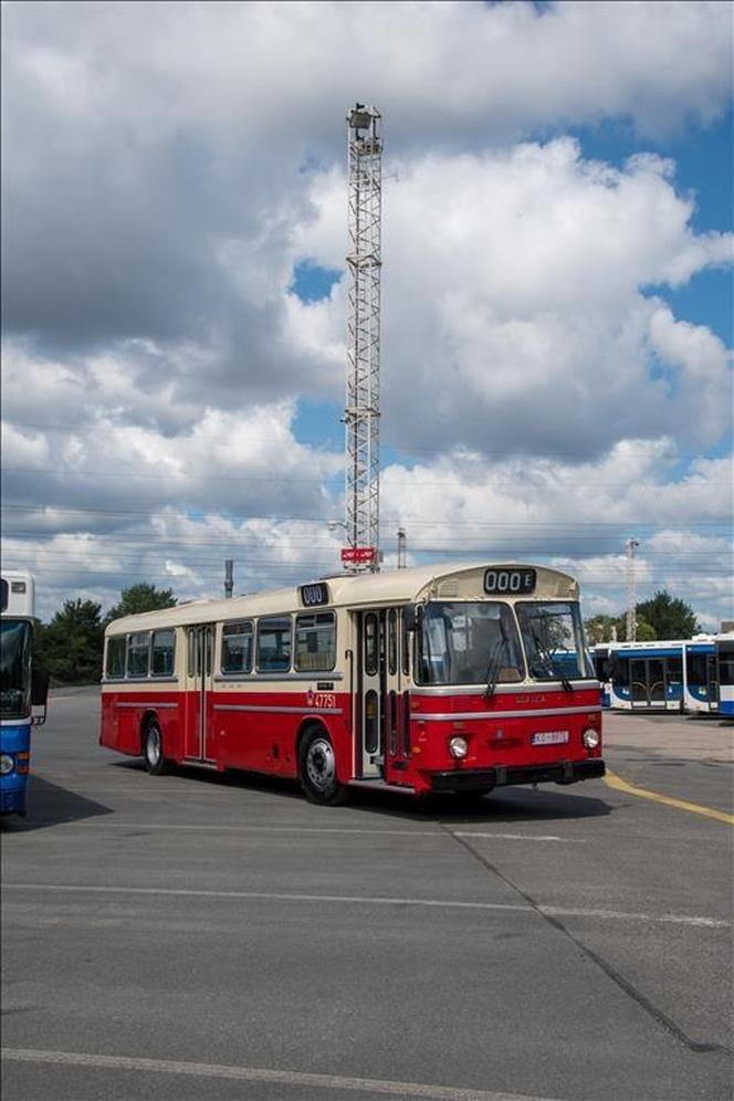 W PRL-u każdy o nich marzył, do Krakowa trafiły używane. Kultowe scanie wyremontowane przez MPK