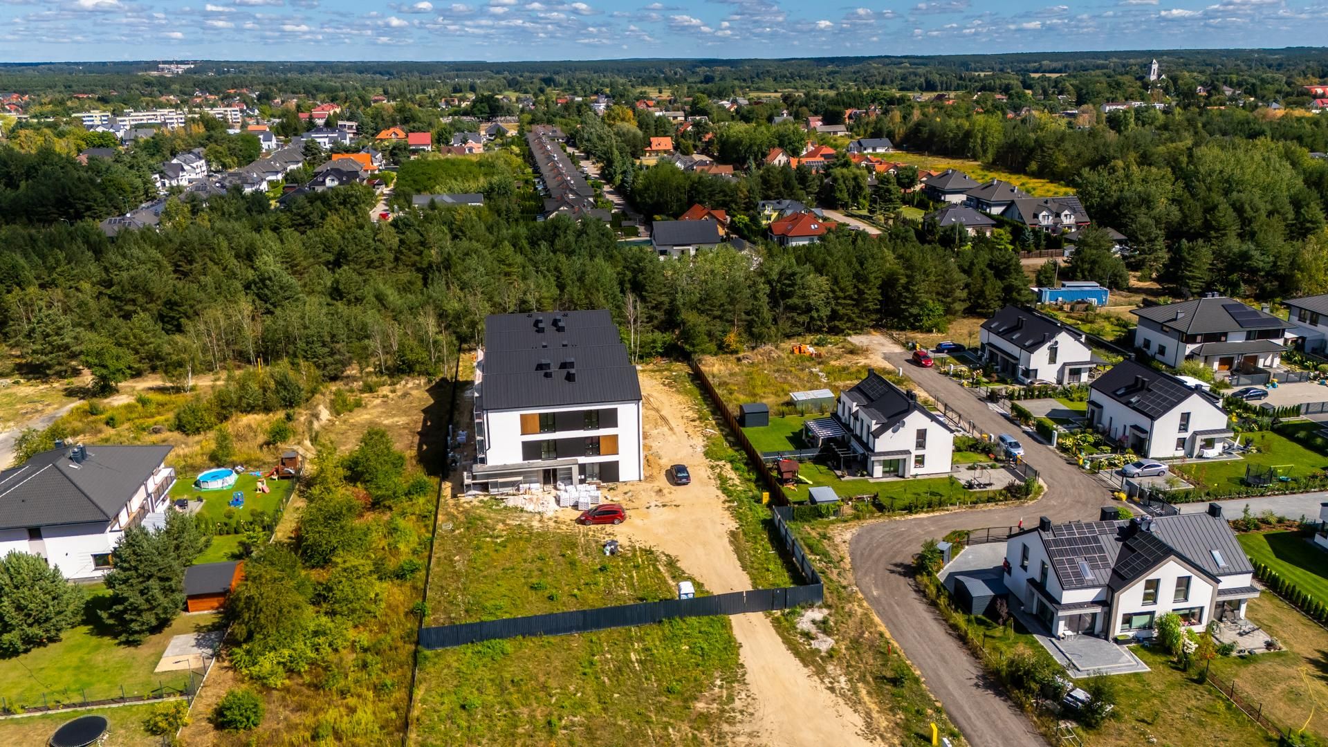 Kontrowersyjny dom jednorodzinny w Wieliszewie pod Warszawą