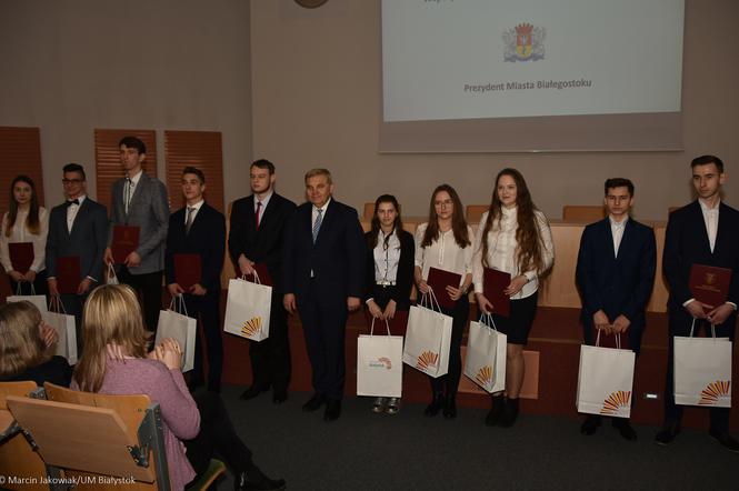 Prezydent Białegostoku wyróżnił najlepszych uczniów białostockich zawodówek [ZDJĘCIA]