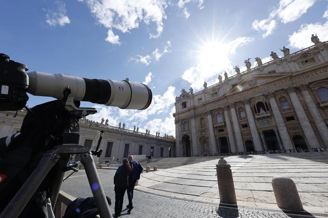 Z OSTATNIEJ CHWILI: Rozpoczęło się konklawe 2025 – kardynałowie złożyli przysięgę w Kaplicy Sykstyńskiej