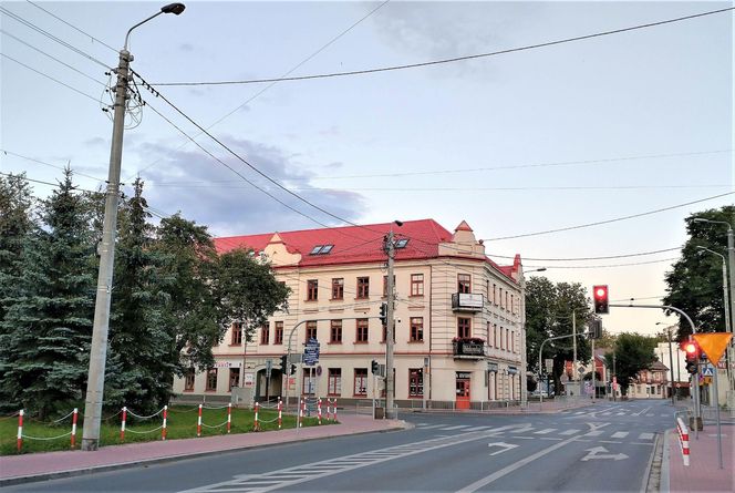7. Powiat wołomiński - mediana wynagrodzeń miesięcznych brutto (marzec 2025): 7608 zł