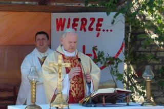 bialystok ksiadz chodzi po koledzie w lipcu (1)