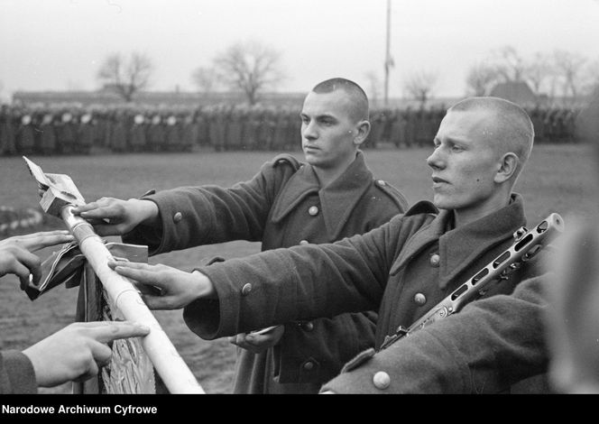 QUIZ PRL. Od Lenino do „fali”: Sprawdź, czy przetrwałbyś w wojsku PRL. Tylko dla orłów!